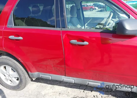 2011 Ford Escape Xlt z USA, uszkodzony, nr VIN 1FMCU9D73BKB61037